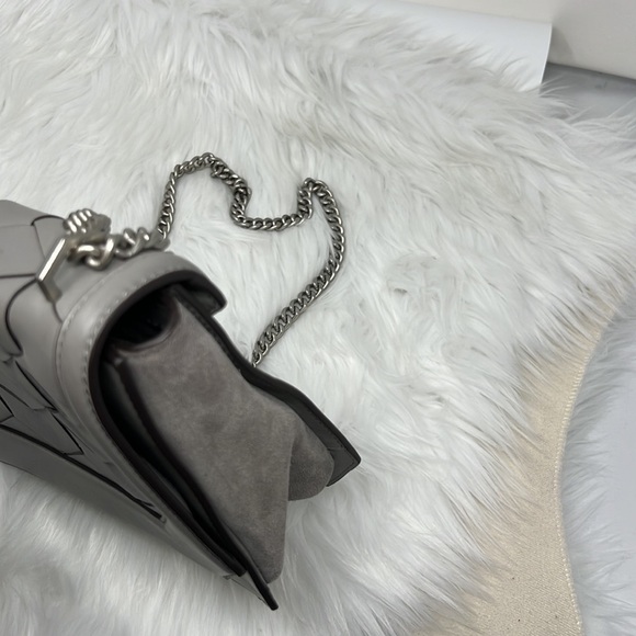 Weldon hexagon Weave Crossbody Silver Chain Link Bag Stone - Picture 7 of 10